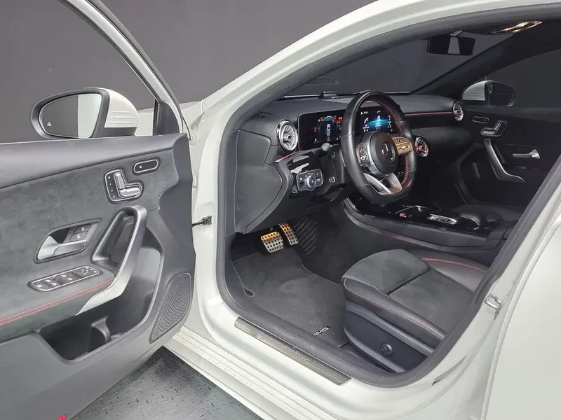 Mercedes-Benz A 220 AMG Line Hatchback, снимка 10 - Автомобили и джипове - 55716079