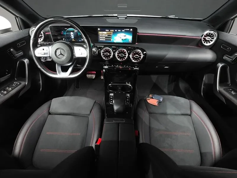 Mercedes-Benz A 220 AMG Line Hatchback, снимка 7 - Автомобили и джипове - 55716079