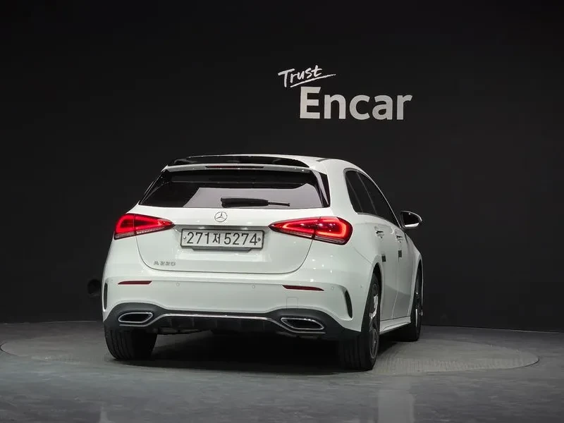 Mercedes-Benz A 220 AMG Line Hatchback, снимка 4 - Автомобили и джипове - 55716079