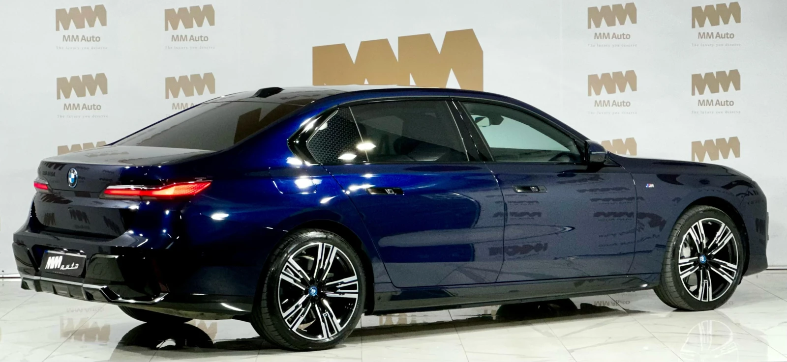 BMW i7 xDrive60* M-Sport* Iconic* Theatre* SkyLounge* Mas - изображение 2
