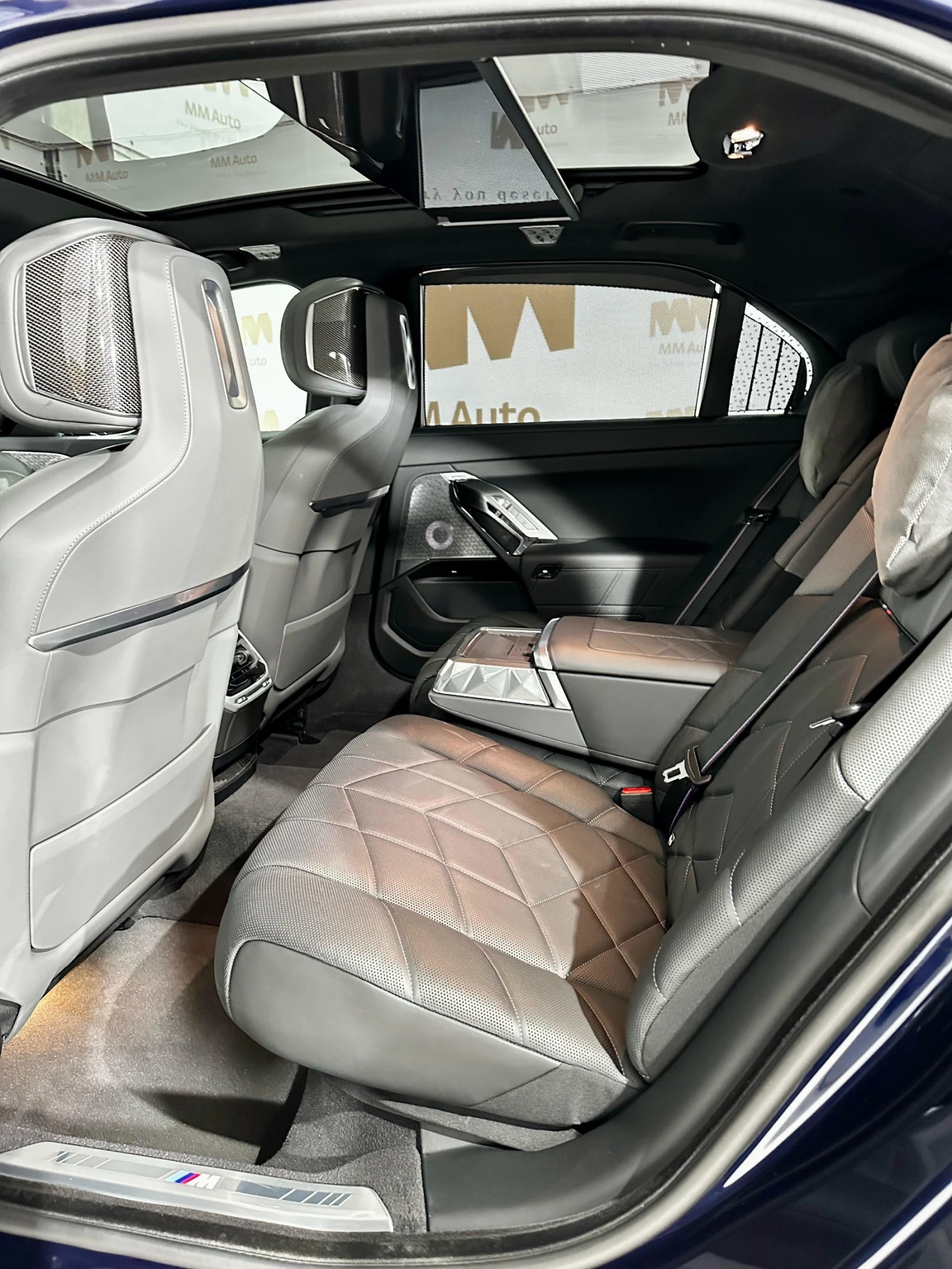 BMW i7 xDrive60* M-Sport* Iconic* Theatre* SkyLounge* Mas | Mobile.bg   11