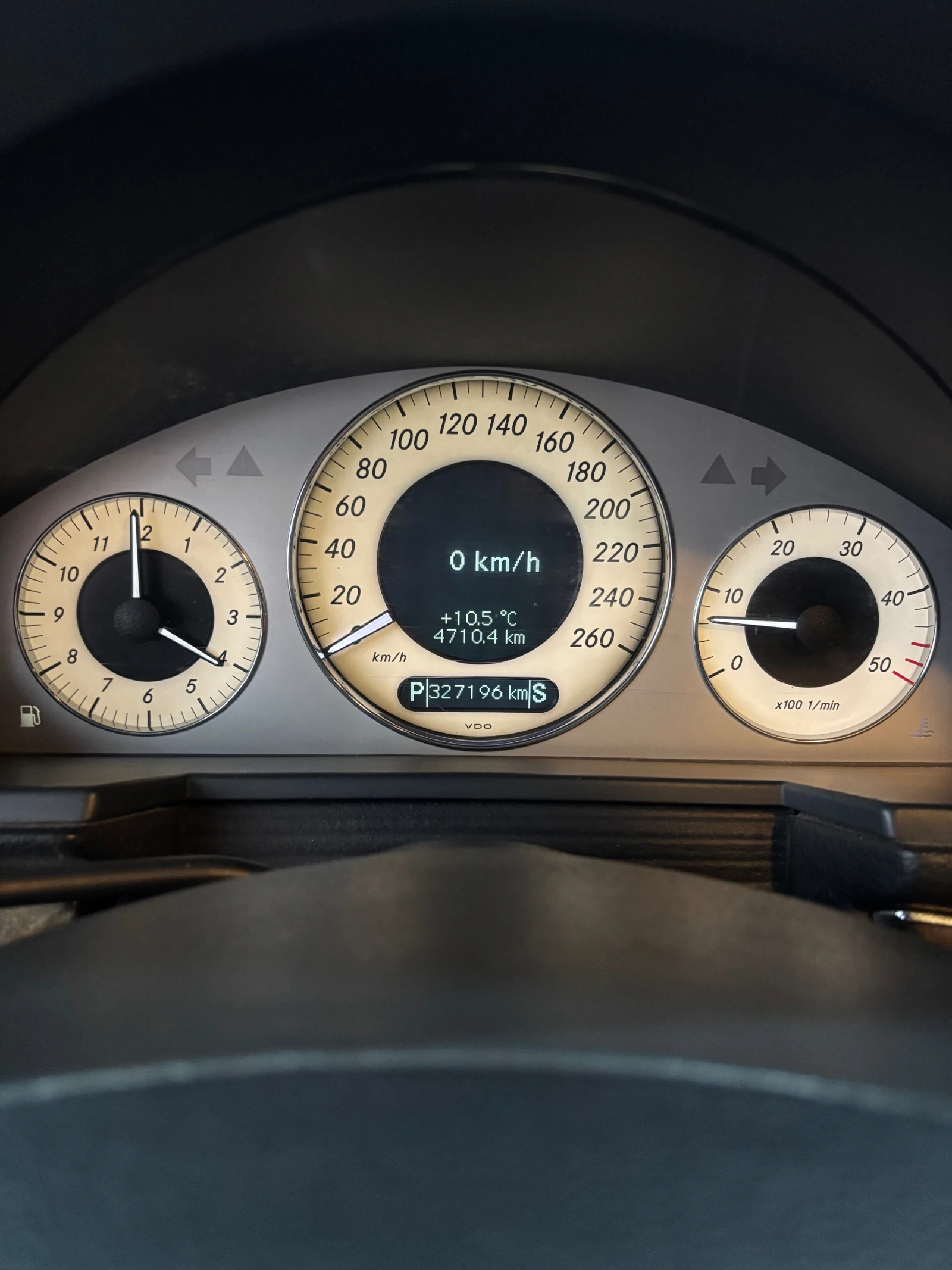 Mercedes-Benz E 320  - изображение 10