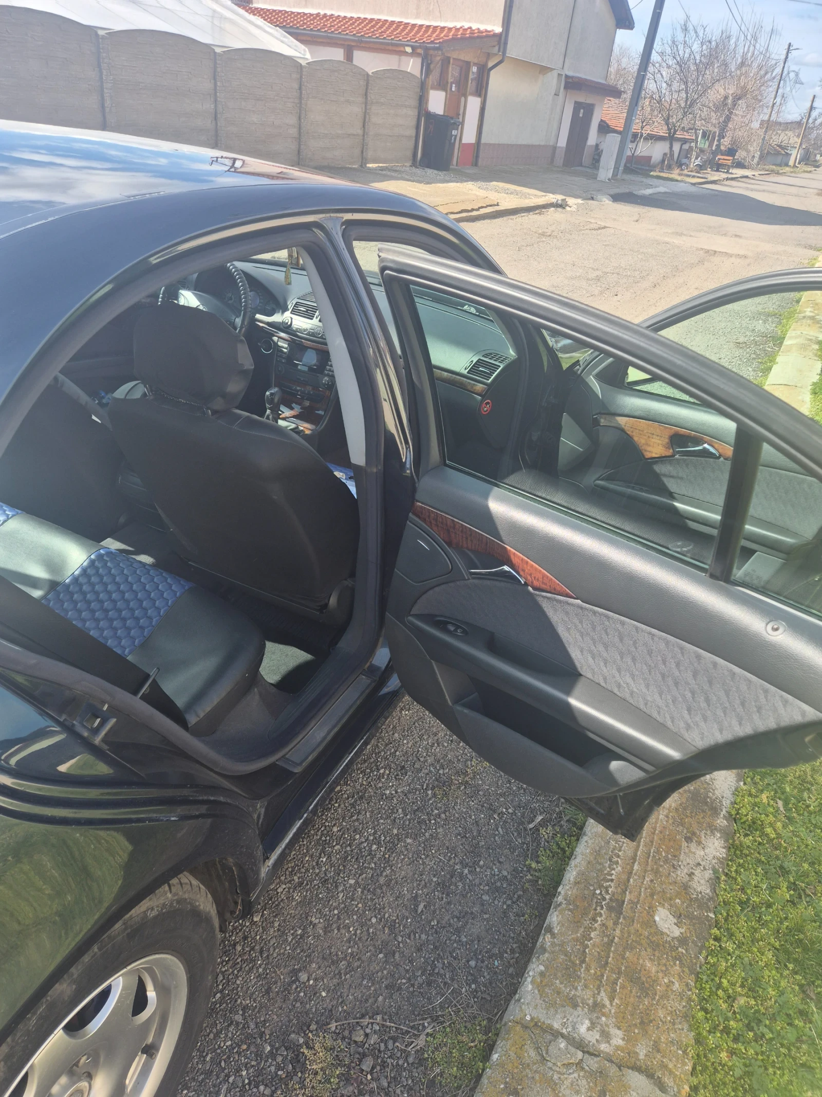 Mercedes-Benz E 220, снимка 5 - Автомобили и джипове - 53757719