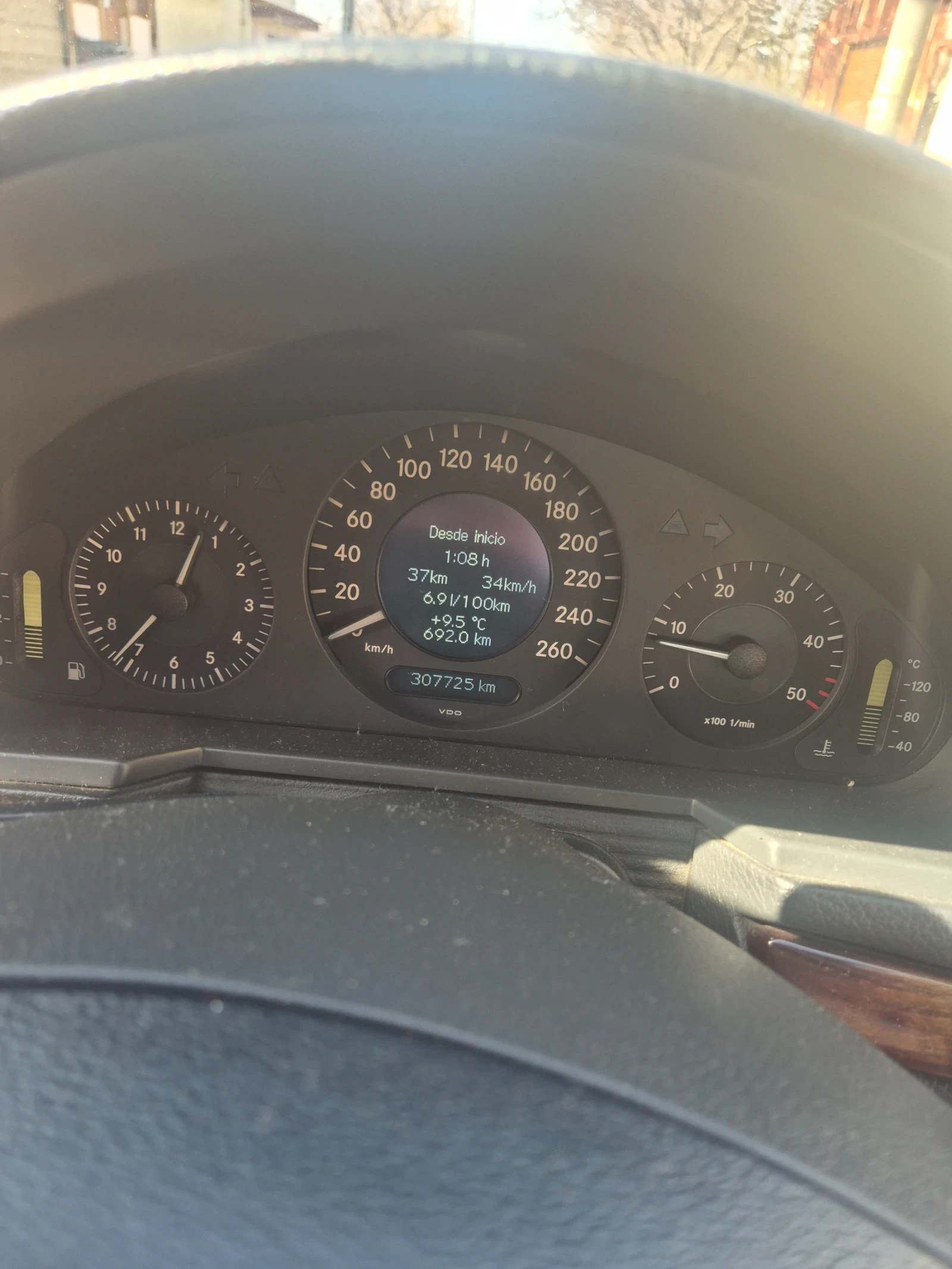 Mercedes-Benz E 220, снимка 14 - Автомобили и джипове - 53757719