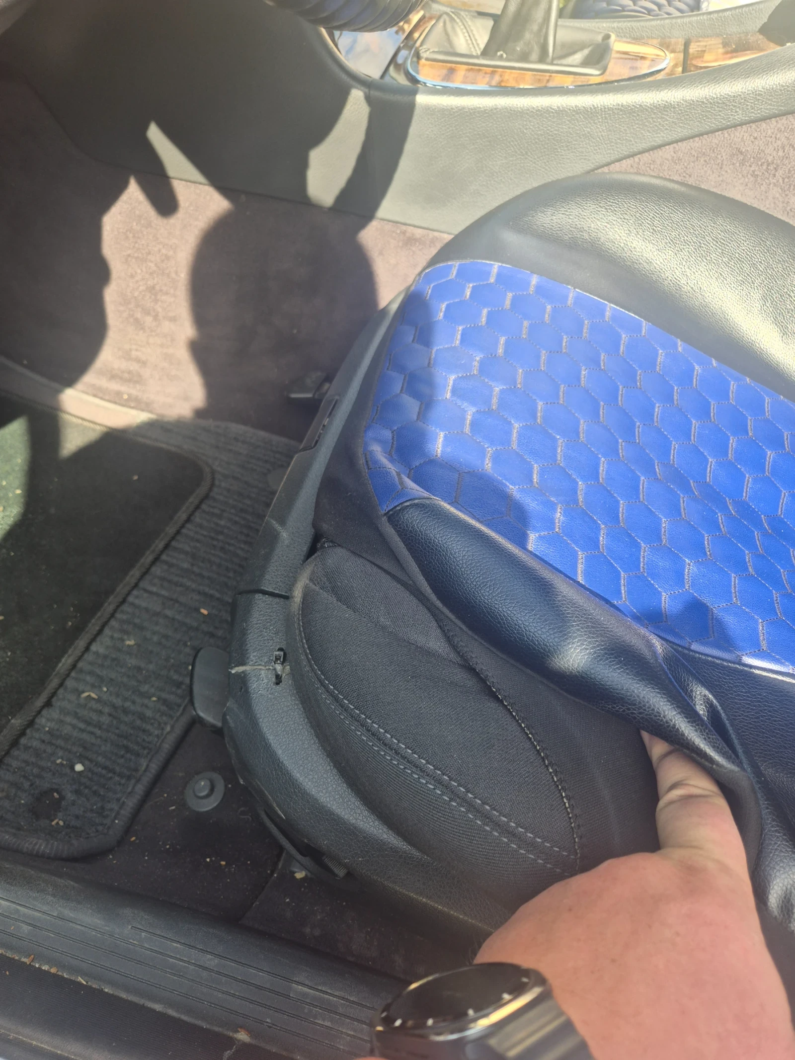 Mercedes-Benz E 220, снимка 11 - Автомобили и джипове - 53757719