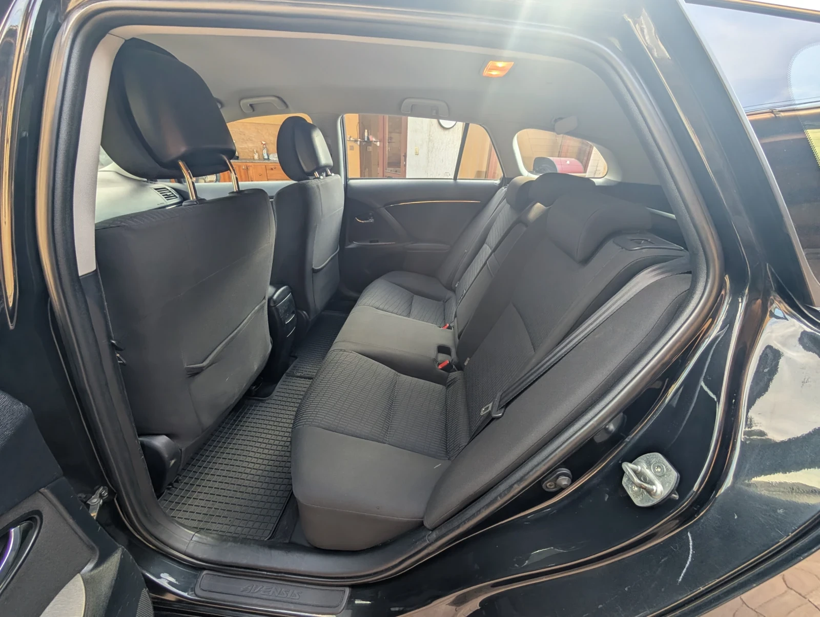 Toyota Avensis 2.0, снимка 6 - Автомобили и джипове - 54450746