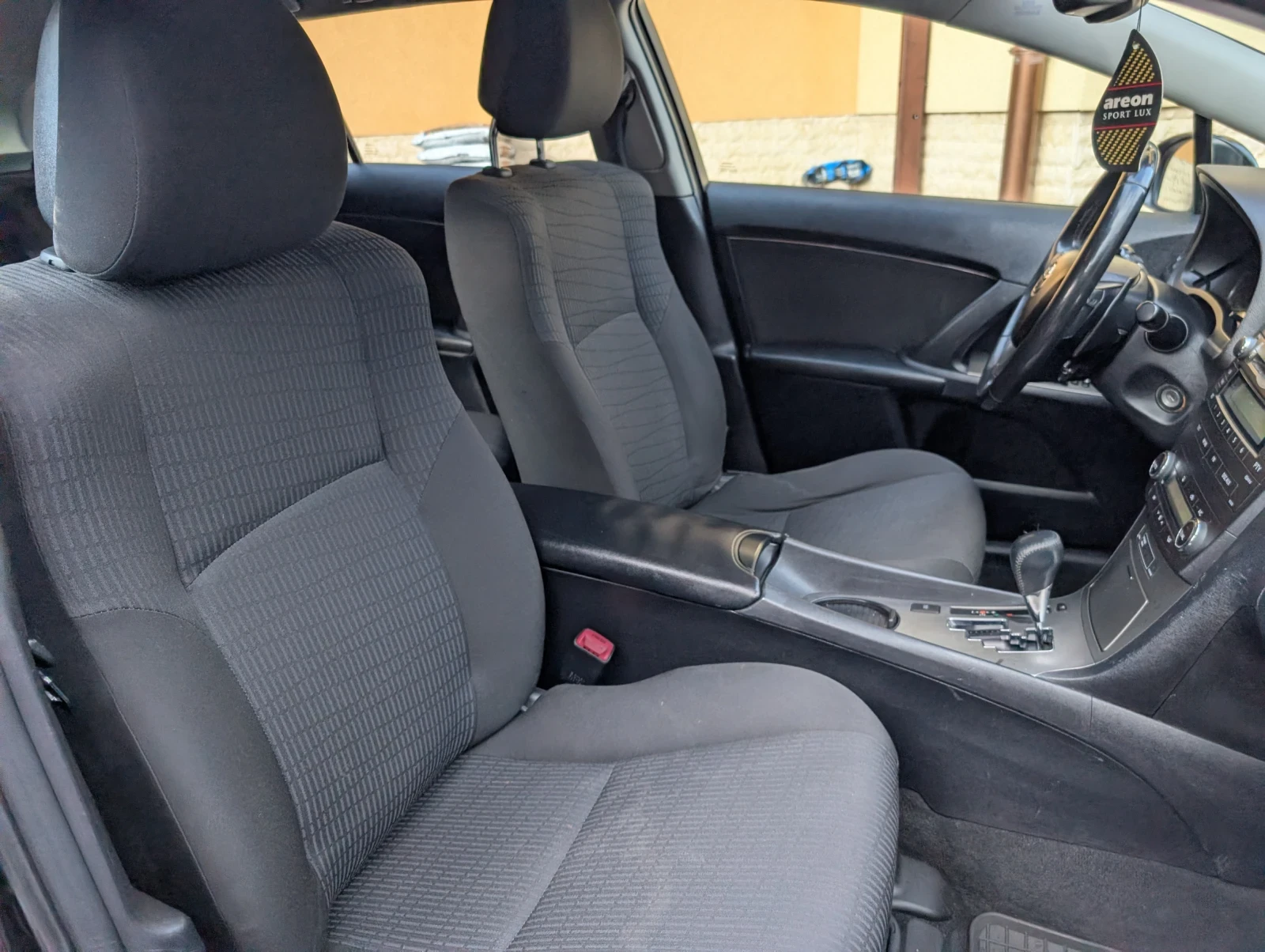 Toyota Avensis 2.0, снимка 13 - Автомобили и джипове - 54450746