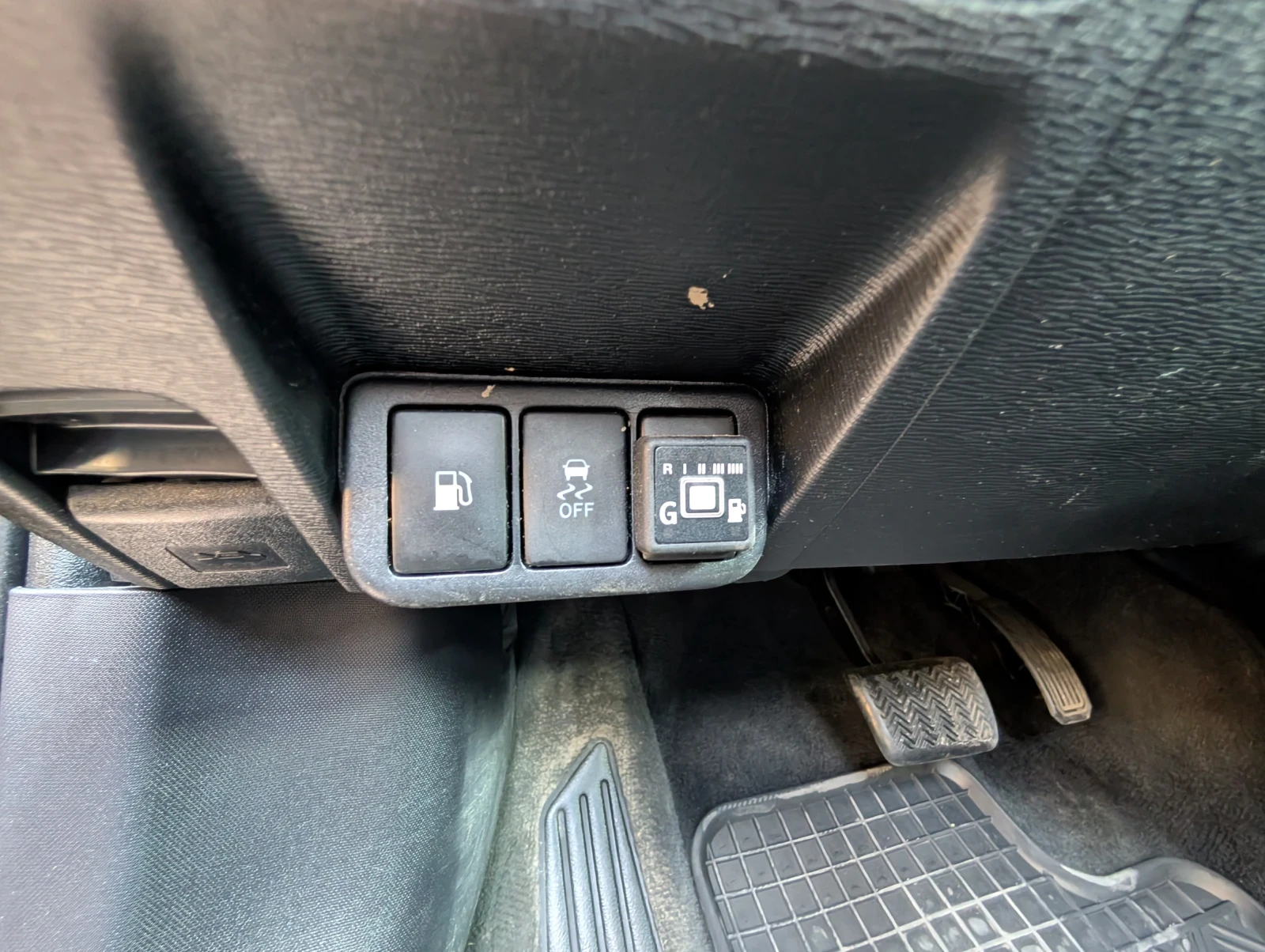 Toyota Avensis 2.0, снимка 11 - Автомобили и джипове - 54450746