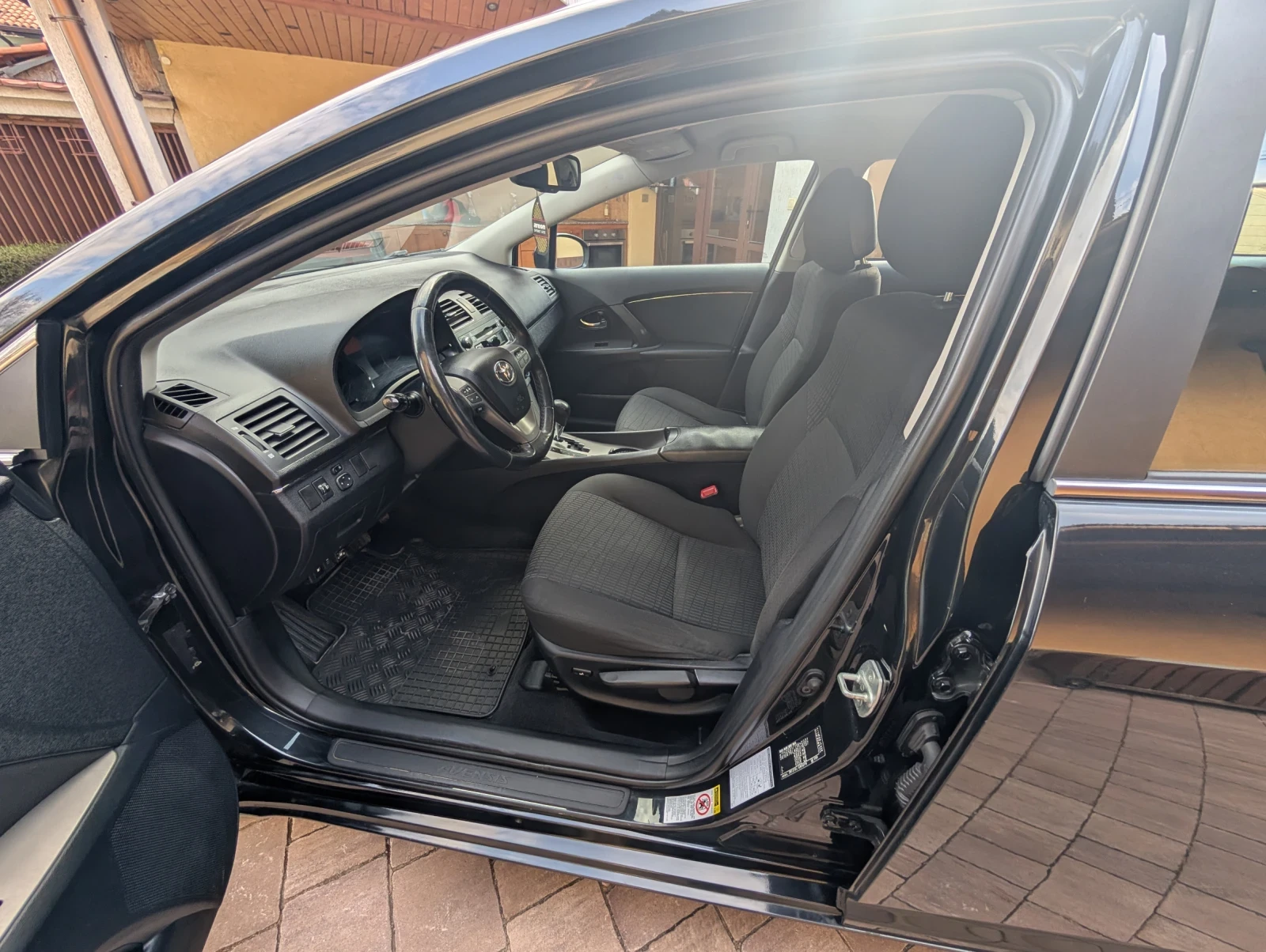 Toyota Avensis 2.0, снимка 10 - Автомобили и джипове - 54450746