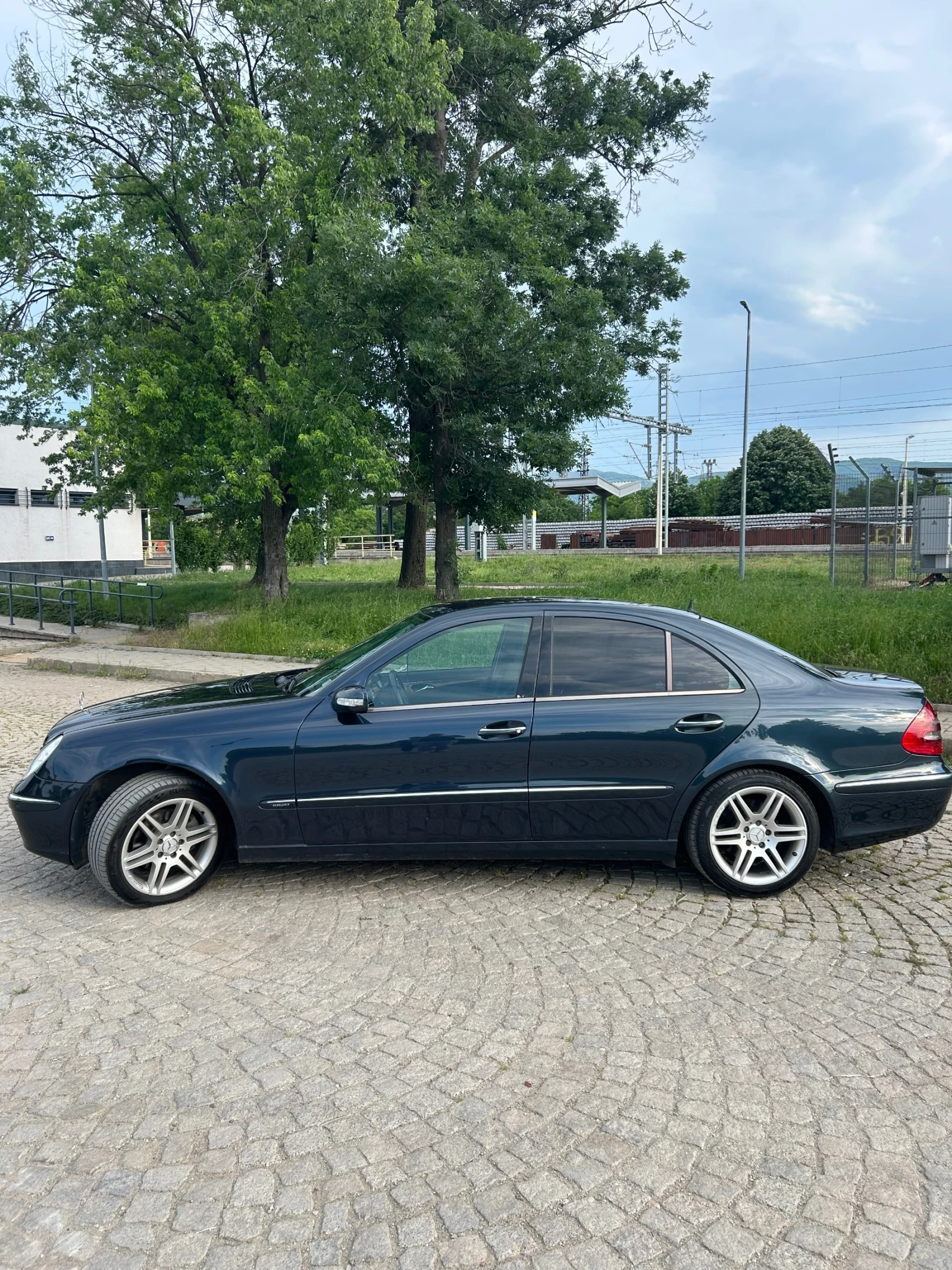 Mercedes-Benz E 220, снимка 6 - Автомобили и джипове - 55480697