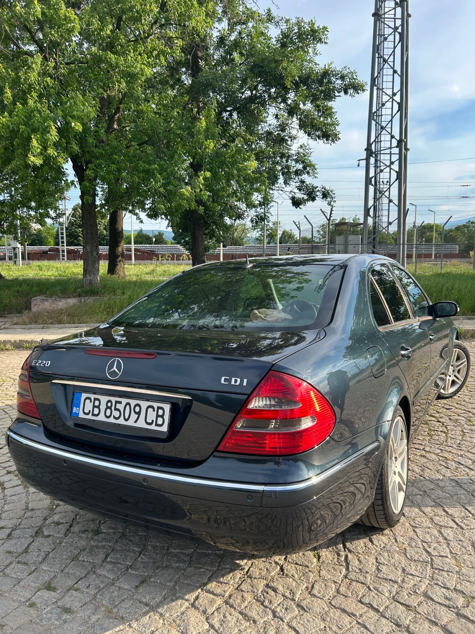 Mercedes-Benz E 220, снимка 2 - Автомобили и джипове - 55480697