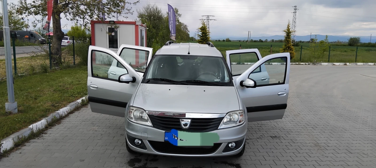 Dacia Logan Газ  бензин, снимка 16 - Автомобили и джипове - 55954320