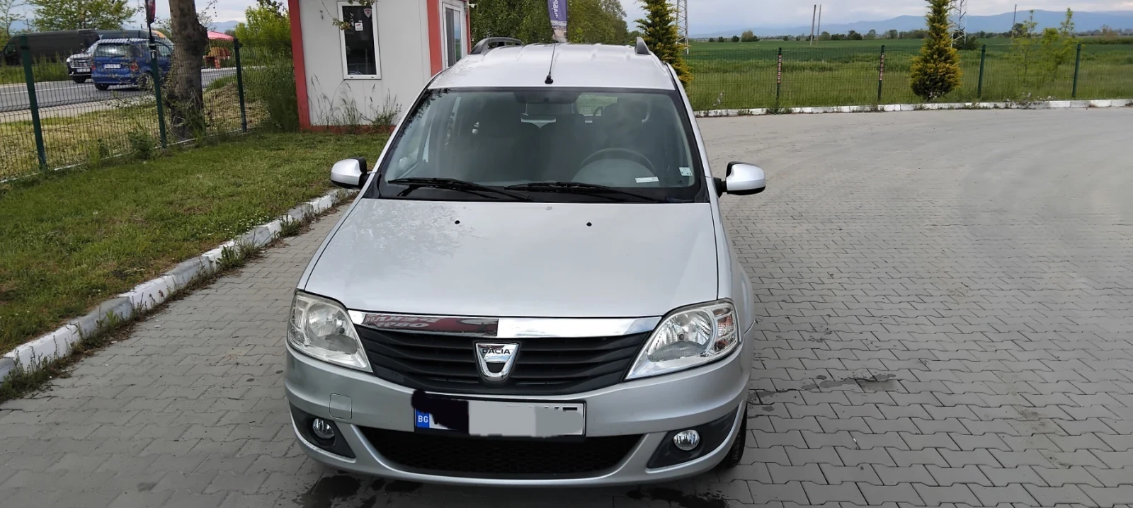 Dacia Logan Газ  бензин, снимка 8 - Автомобили и джипове - 55954320