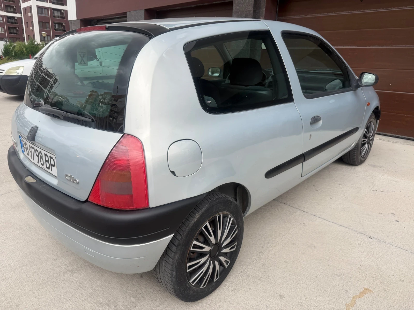 Renault Clio 1.2, снимка 6 - Автомобили и джипове - 56552359