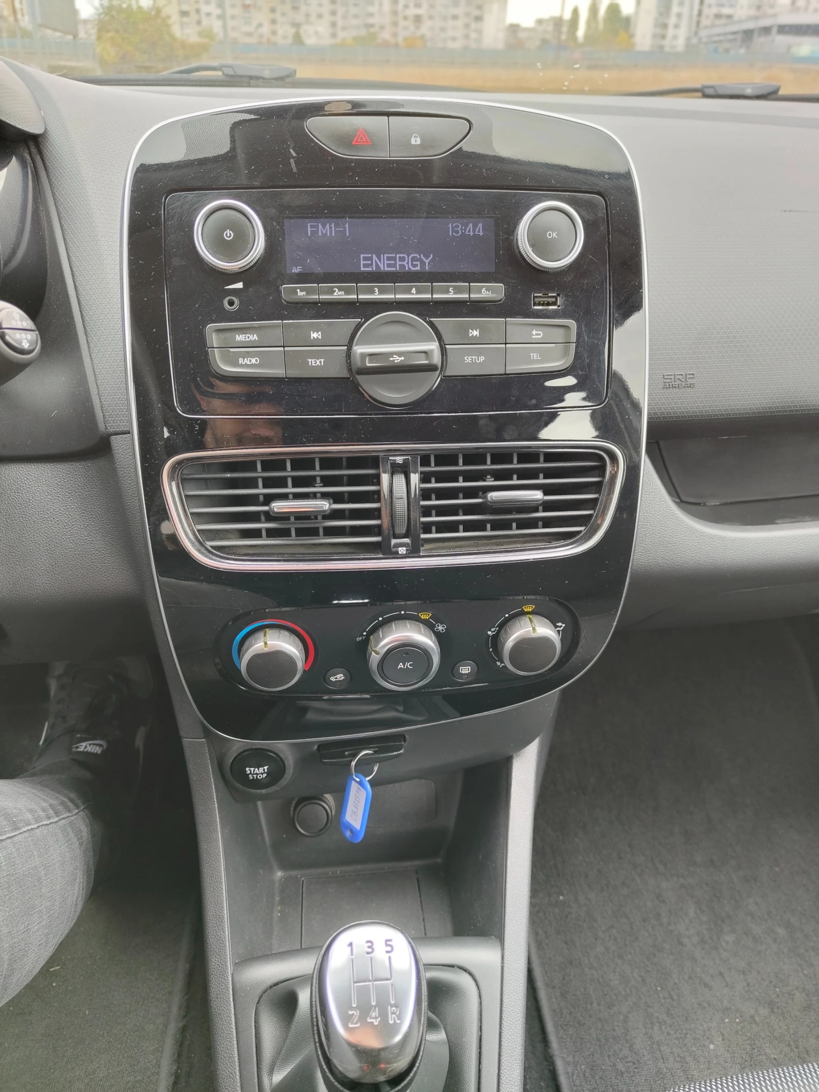 Renault Clio, снимка 13 - Автомобили и джипове - 56687782