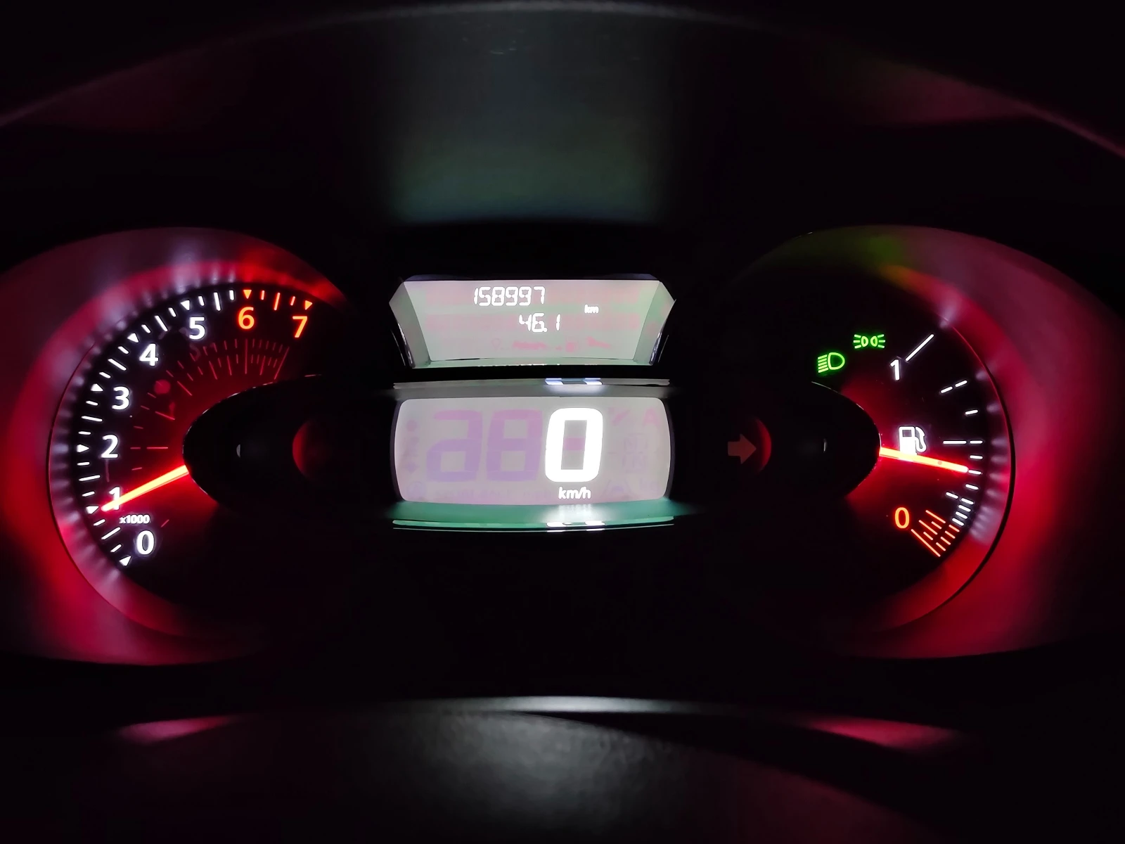 Renault Clio, снимка 14 - Автомобили и джипове - 56687782