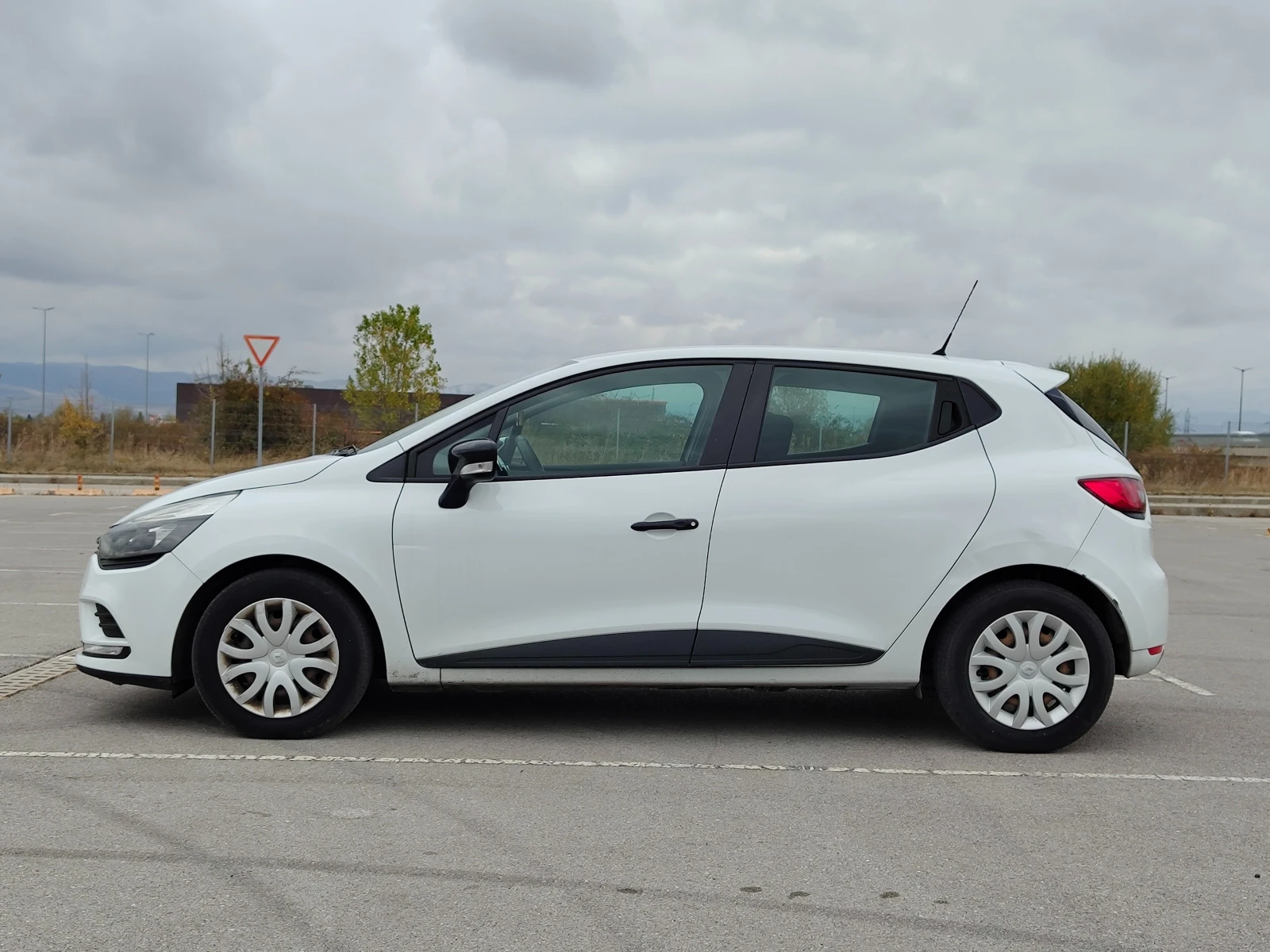 Renault Clio, снимка 4 - Автомобили и джипове - 56687782
