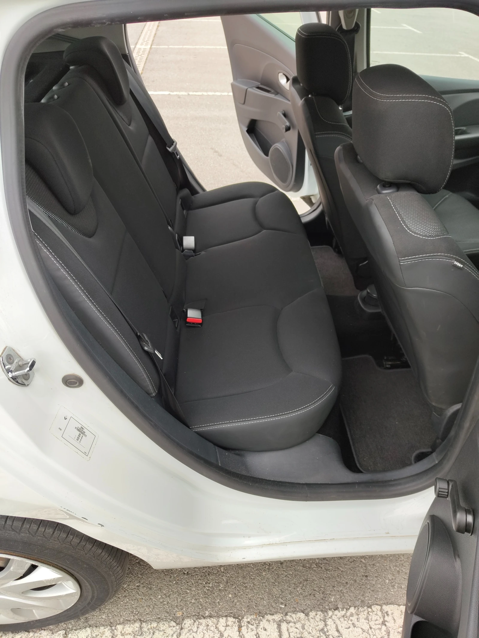 Renault Clio, снимка 9 - Автомобили и джипове - 56687782