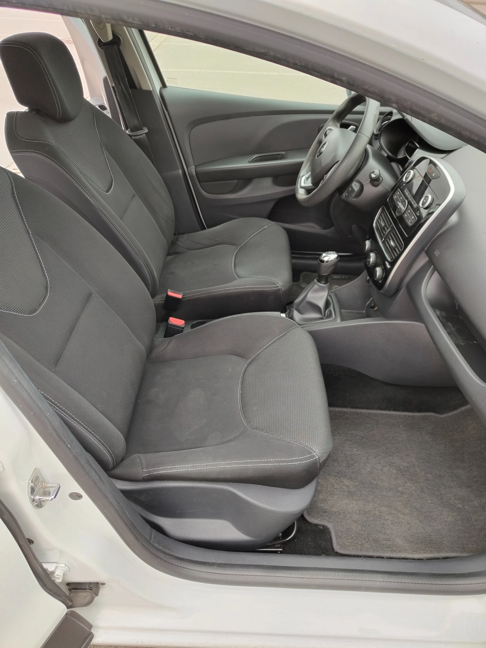 Renault Clio, снимка 10 - Автомобили и джипове - 56687782