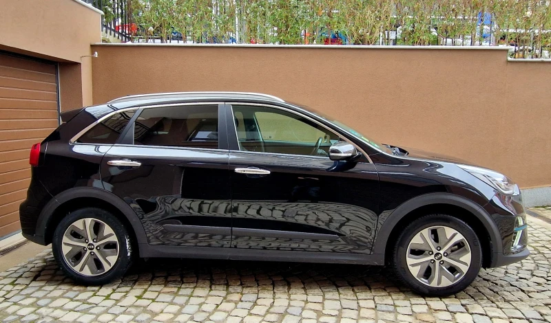 Kia Niro 64KW/ПЪЛНА СЕРВИЗНА ИСТОРИЯ, снимка 2 - Автомобили и джипове - 48676617