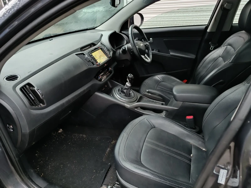 Kia Sportage 2.0 CRDI AWD , снимка 10 - Автомобили и джипове - 51856245