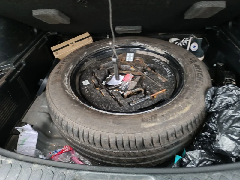 Kia Sportage 2.0 CRDI AWD , снимка 12 - Автомобили и джипове - 51856245