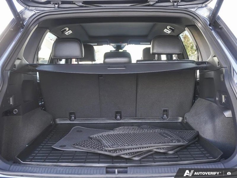 VW Tiguan R-Line* Comfortline* АвтоКредит* (ЦЕНА ДО БГ), снимка 7 - Автомобили и джипове - 53419956