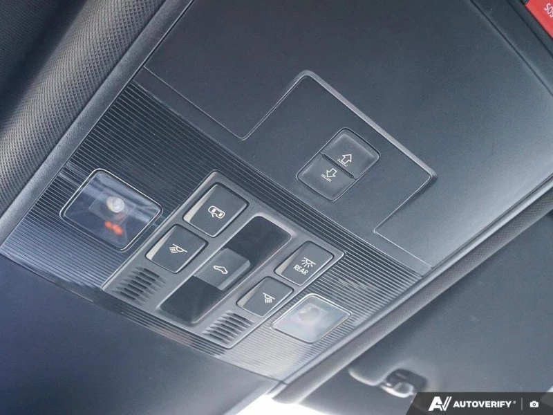 VW Tiguan R-Line* Comfortline* АвтоКредит* (ЦЕНА ДО БГ), снимка 15 - Автомобили и джипове - 53419956