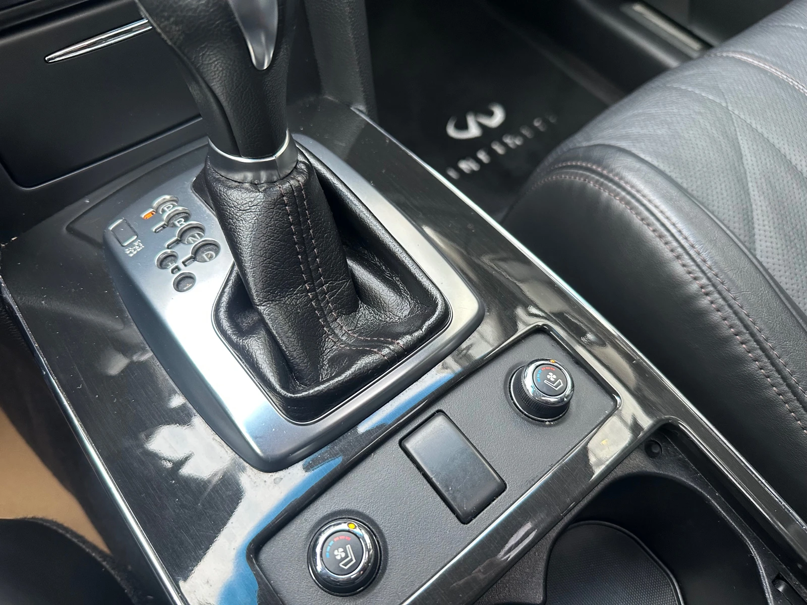 Infiniti QX70 3.0d 4�4 Full ������ 160�.��. | Mobile.bg � ����������� 17