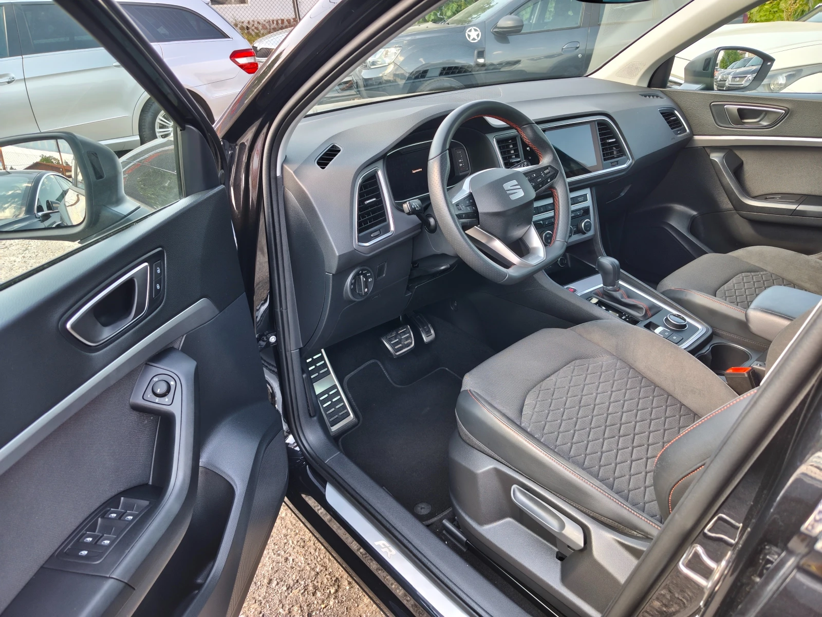 Seat Ateca 25 ХИЛ.КМ !!! Нов внос ШВЕЙЦАРИЯ!!!!, снимка 6 - Автомобили и джипове - 55588923