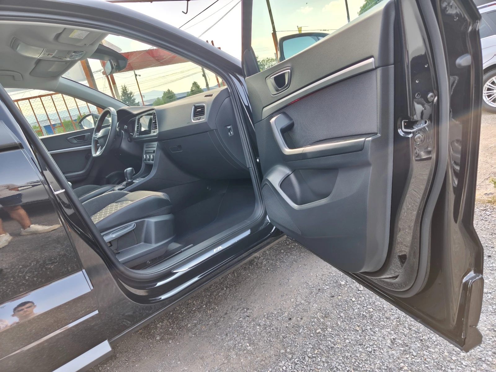 Seat Ateca 25 ХИЛ.КМ !!! Нов внос ШВЕЙЦАРИЯ!!!!, снимка 15 - Автомобили и джипове - 55588923
