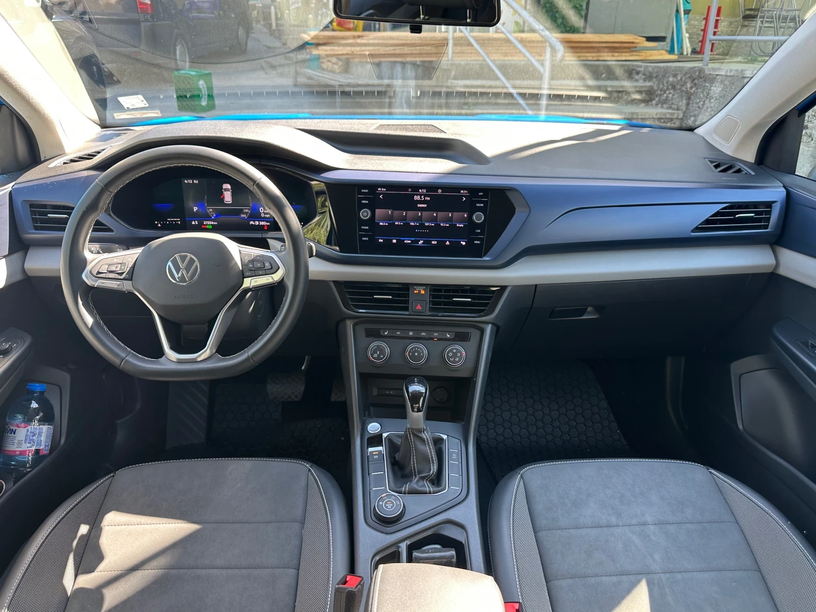 VW Taos Comfortline/Keyless/НАЛИЧЕН, снимка 13 - Автомобили и джипове - 55627923