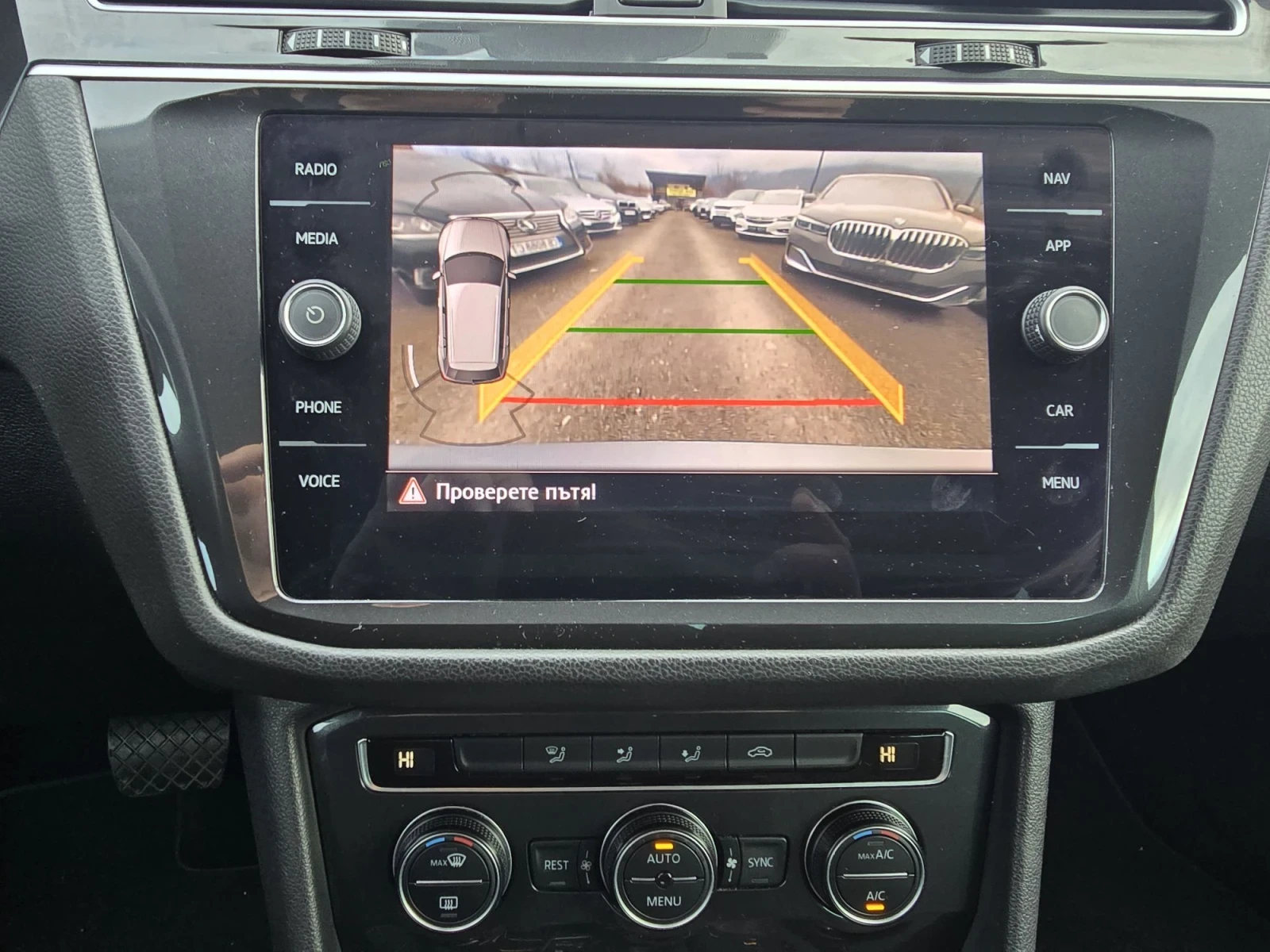VW Tiguan R-LINE/DIGITAL/CAMERA, снимка 15 - Автомобили и джипове - 56671288