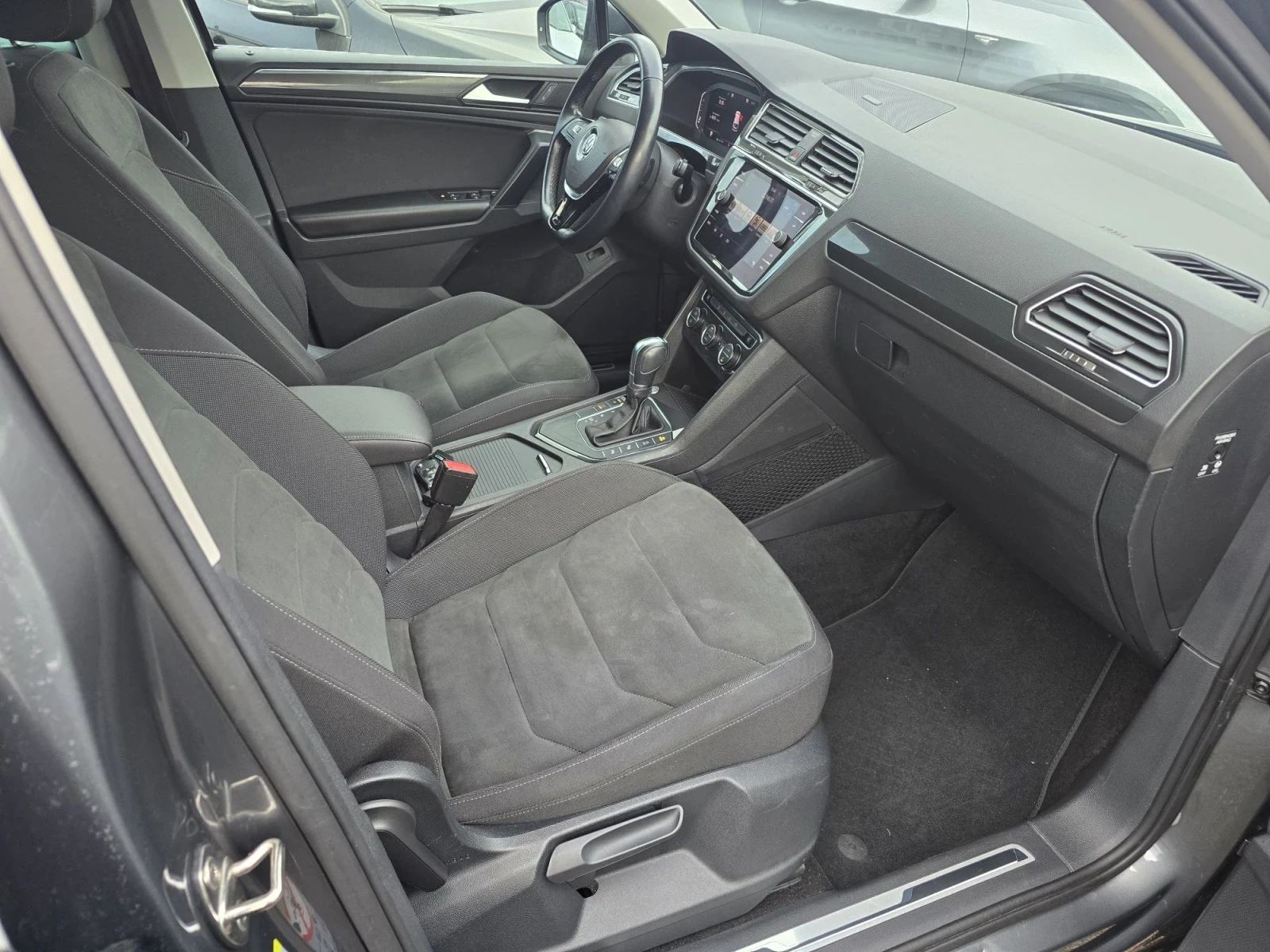 VW Tiguan R-LINE/DIGITAL/CAMERA, снимка 12 - Автомобили и джипове - 56671288