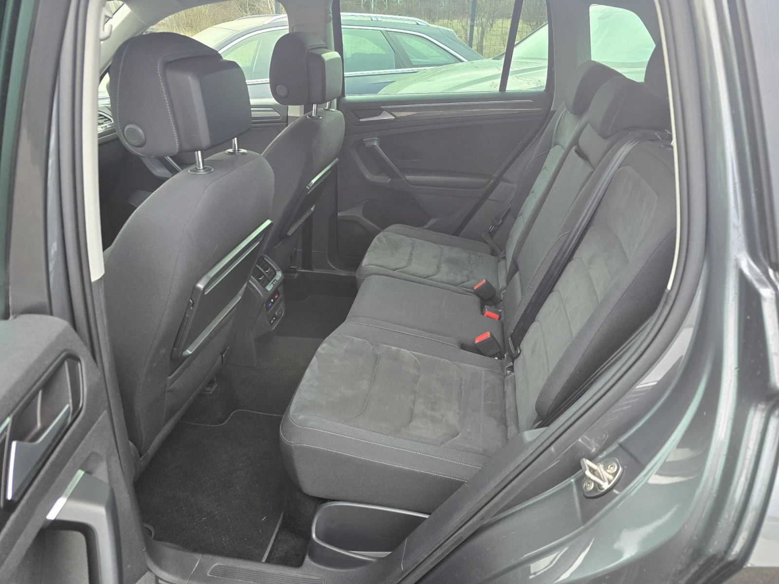 VW Tiguan R-LINE/DIGITAL/CAMERA, снимка 10 - Автомобили и джипове - 56671288