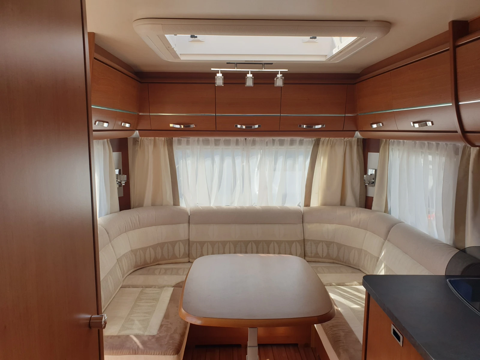 Каравана Knaus 450 SUDWIND EXCLUSIVE - изображение 7
