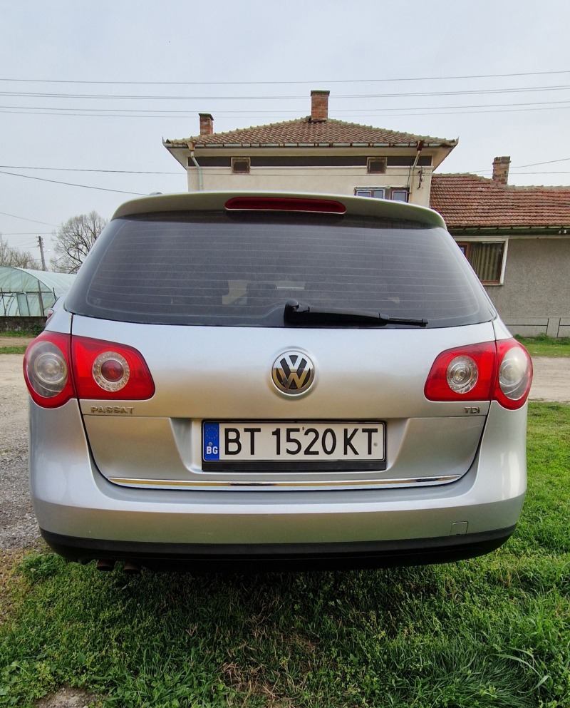 VW Passat Комби, снимка 5 - Автомобили и джипове - 45060586