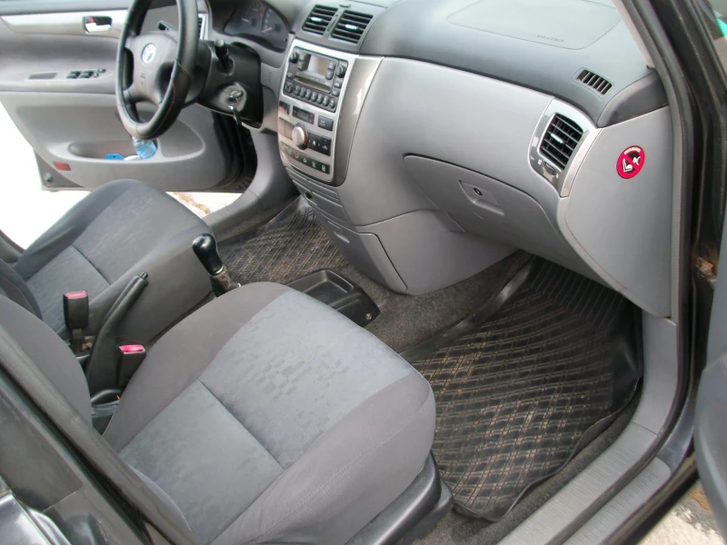 Toyota Avensis verso 2.0 TD 7 Mesta , снимка 12 - Автомобили и джипове - 48126713