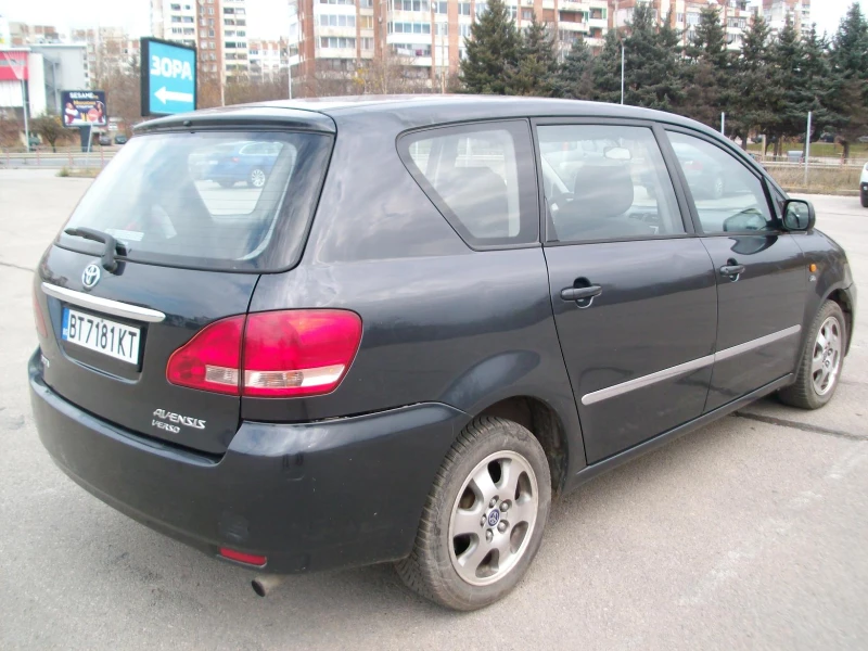 Toyota Avensis verso 2.0 TD 7 Mesta , снимка 5 - Автомобили и джипове - 48126713