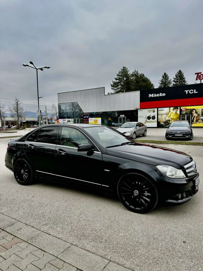 Mercedes-Benz C 220, снимка 12 - Автомобили и джипове - 48949594