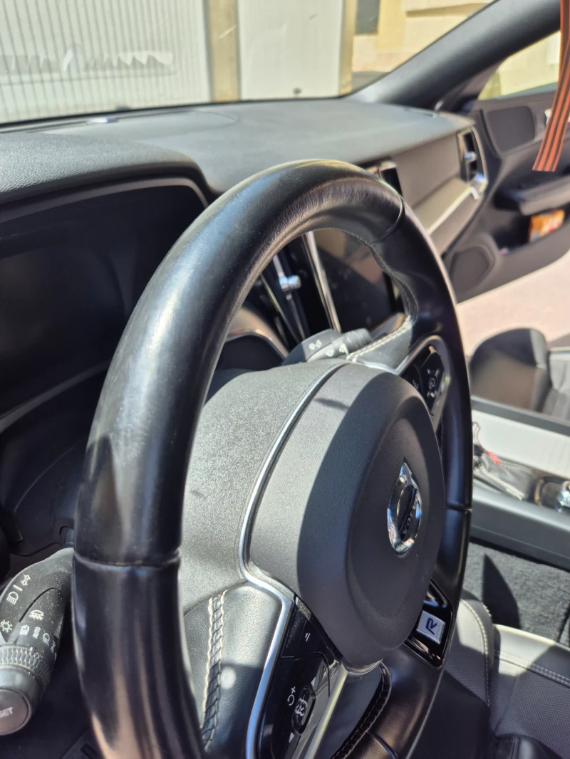 Volvo S60 T5R, снимка 10 - Автомобили и джипове - 51981545