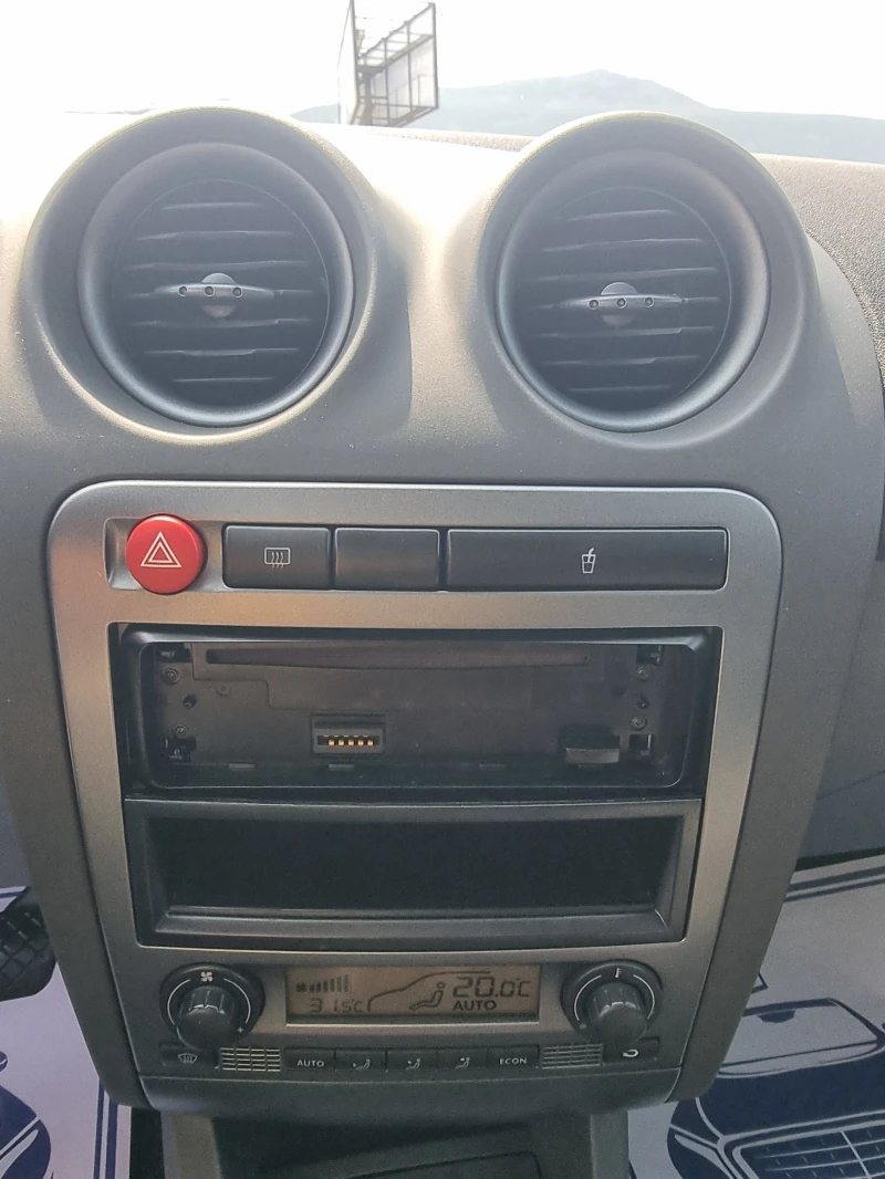 Seat Cordoba 1.4i ГАЗ КЛИМАТРОНИК, снимка 11 - Автомобили и джипове - 51168010