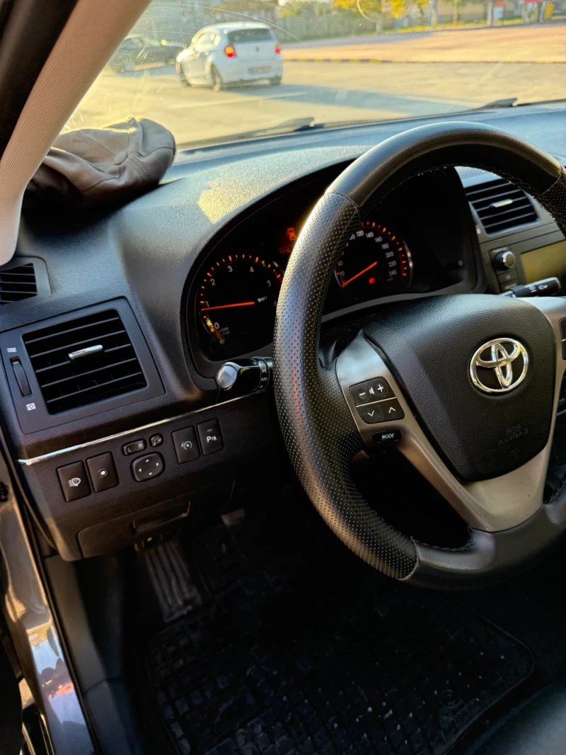Toyota Avensis 2.2 D4D, снимка 7 - Автомобили и джипове - 52423273