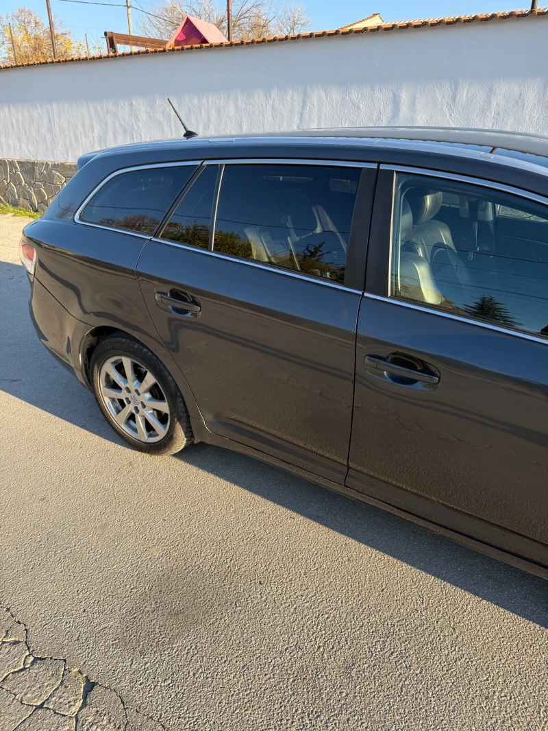Toyota Avensis 2.2 D4D, снимка 6 - Автомобили и джипове - 52423273