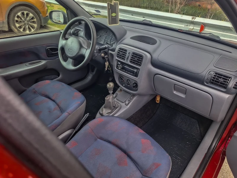 Renault Clio, снимка 6 - Автомобили и джипове - 52641151