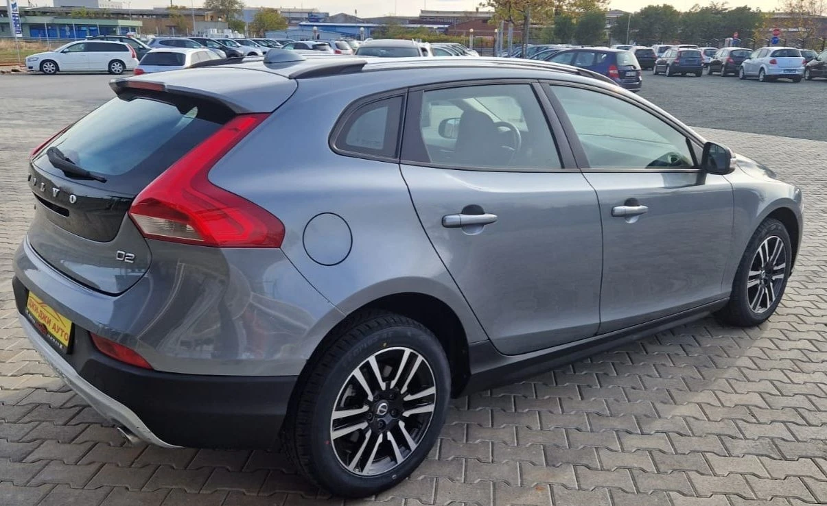 Volvo V40 Cross Country 2.0 D2 автомат - изображение 4