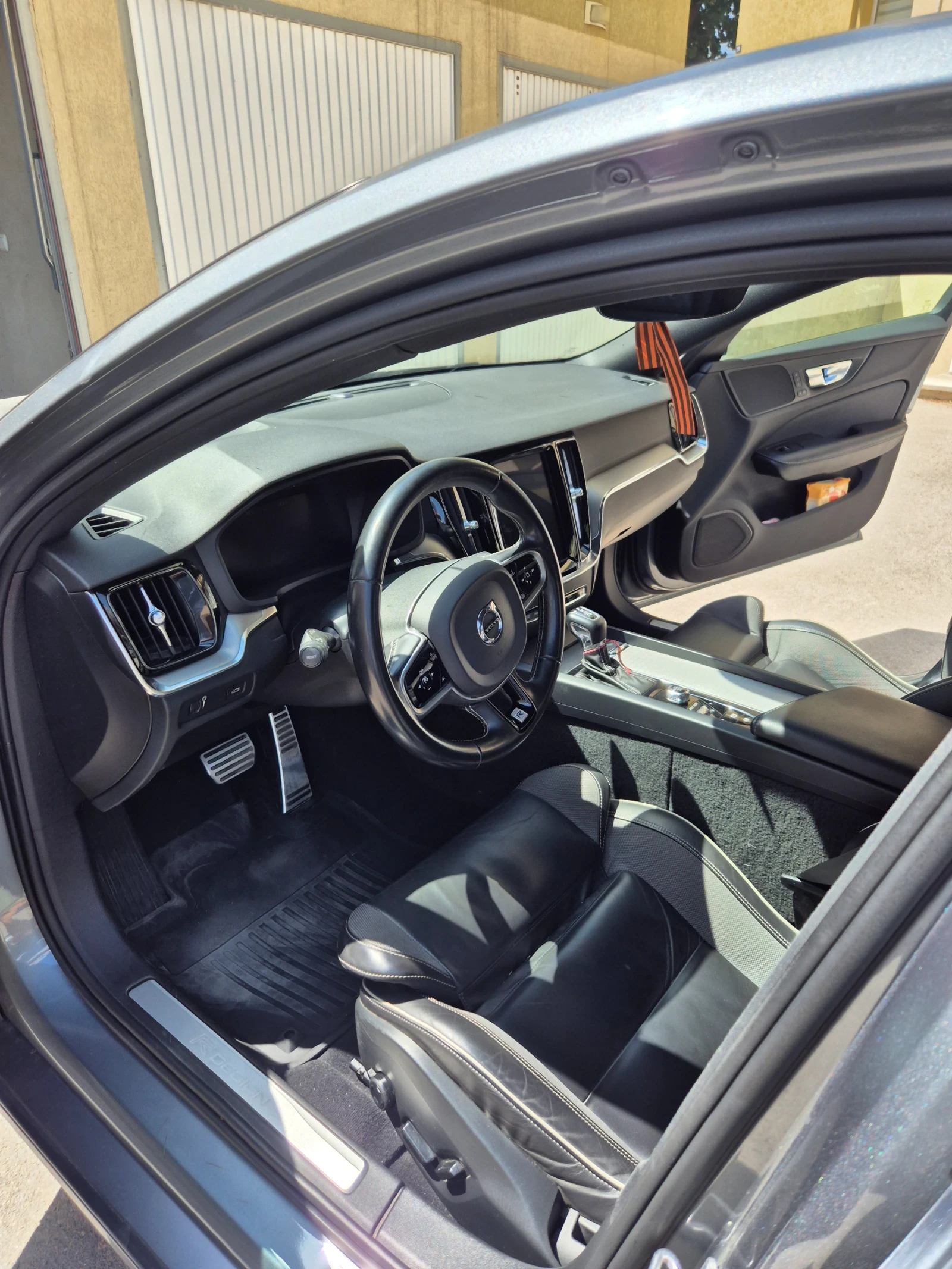 Volvo S60 T5R. В гаранция до 10/2026 - изображение 8