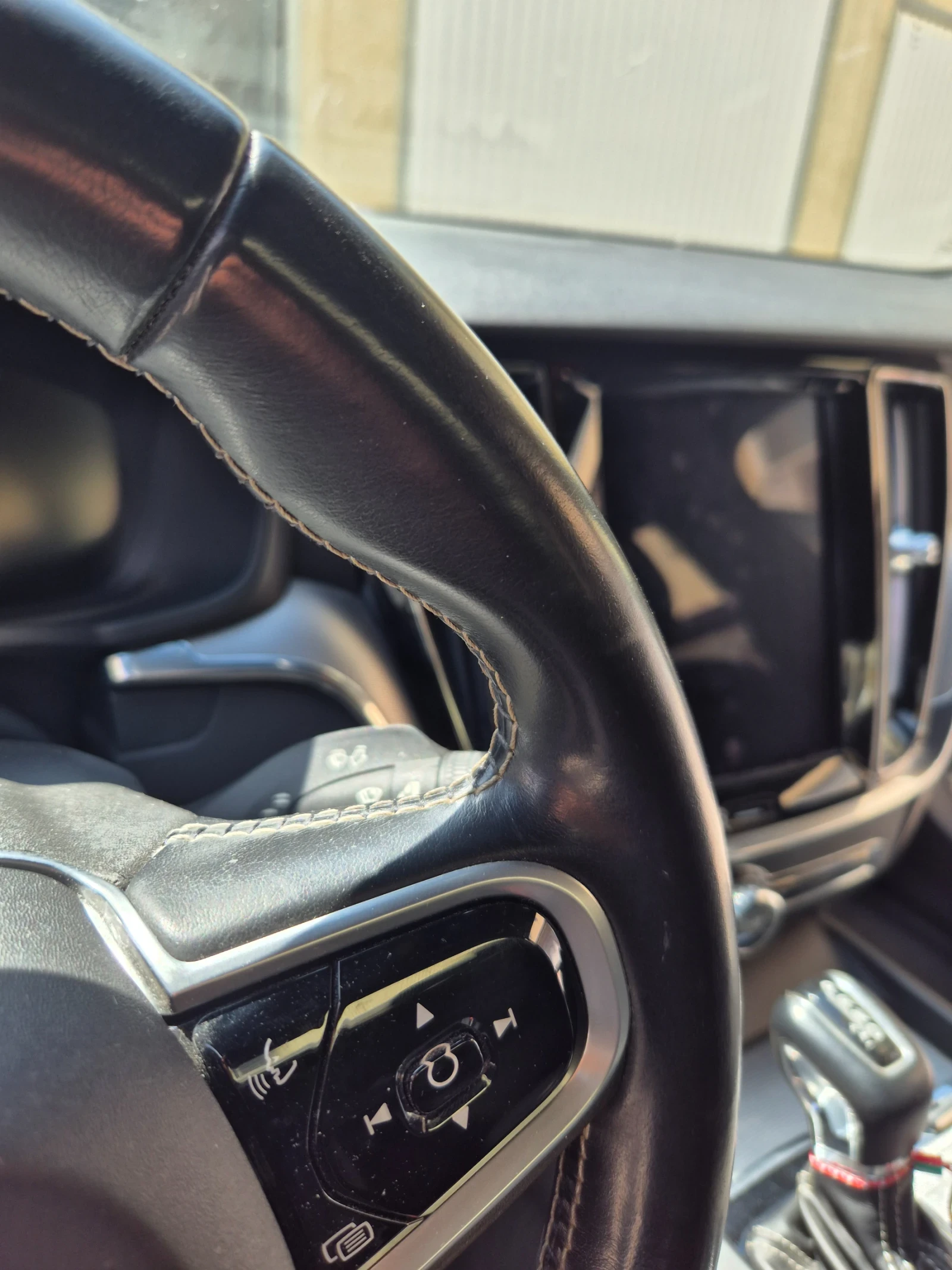 Volvo S60 T5R. В гаранция до 10/2026 - изображение 9