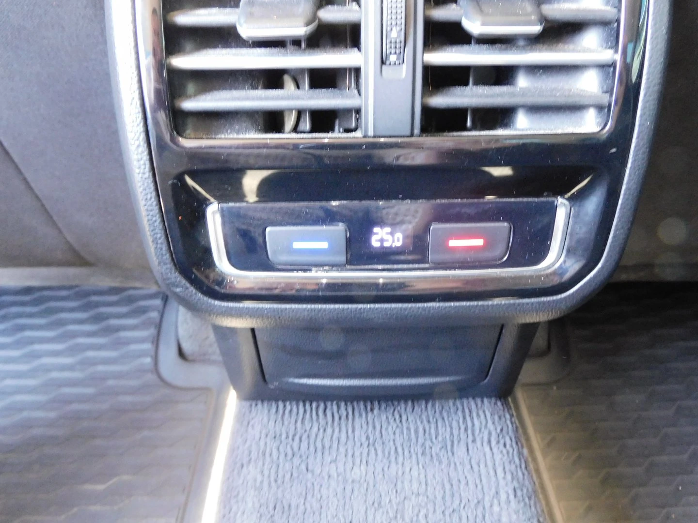 VW Passat Comfortline 2.0TDI BMT - изображение 5