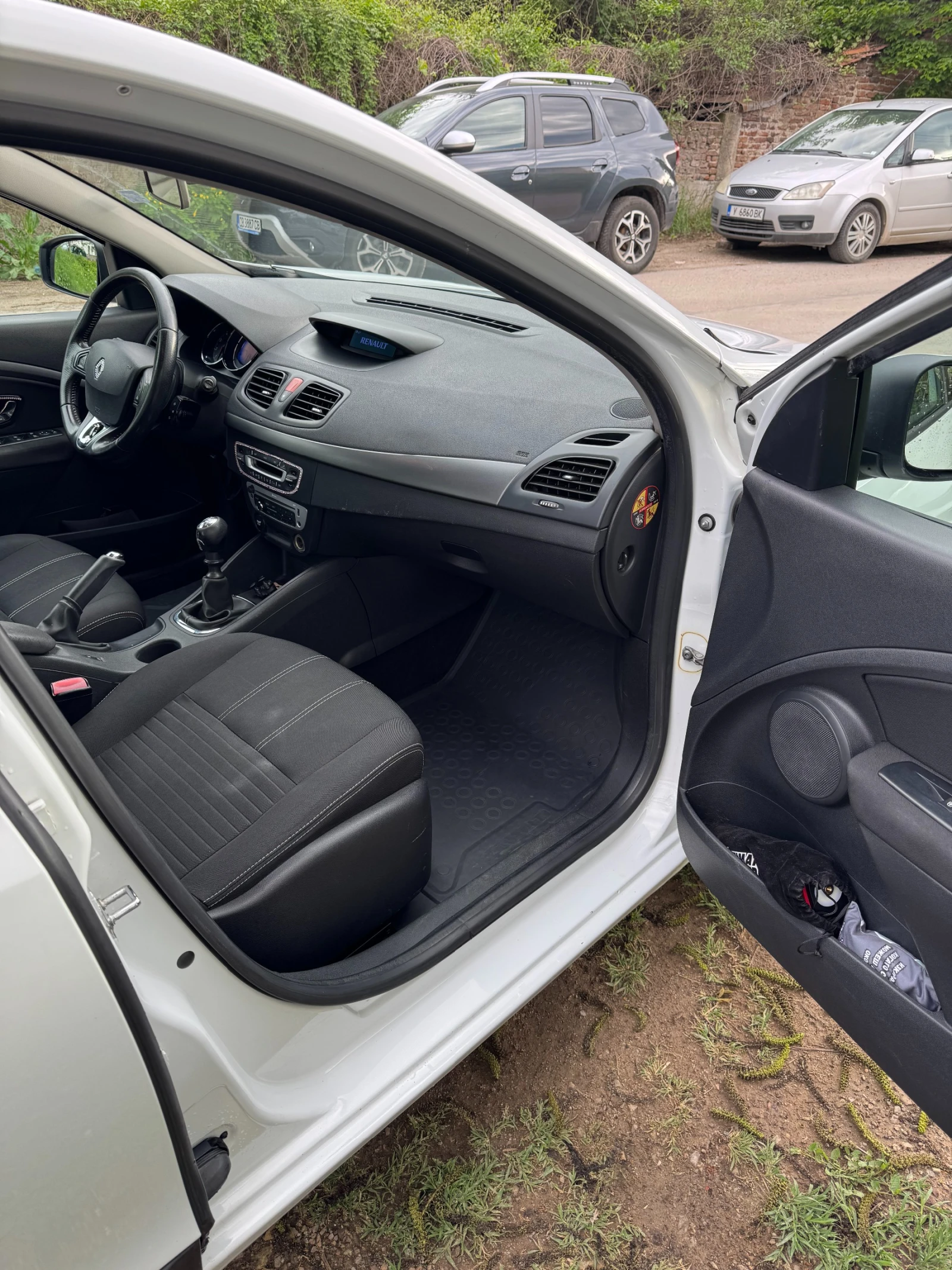 Renault Fluence 1. 5 dCi, снимка 8 - Автомобили и джипове - 54543289